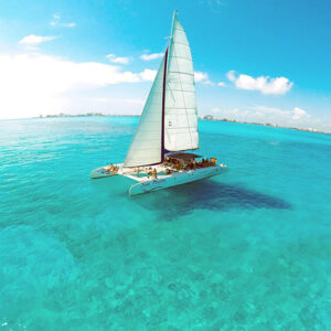 ISLA MUJERES travessia de CATAMARÃ ,  CLUBE DE PRAIA e CENTRO DE ISLA MUJERES
