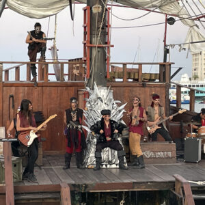 JOLLY ROGERS Com Show De Musica , Show De Piratas, Navegação Em Um Galeão Pirata E Jantar No Portão Do Navio