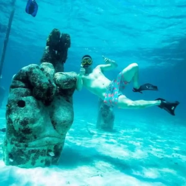 Tour a ISLA MUJERES en Catamaran TODO Incluido 🔥 + CLUB DOLPHIN DISCOVERY - Imagen 19